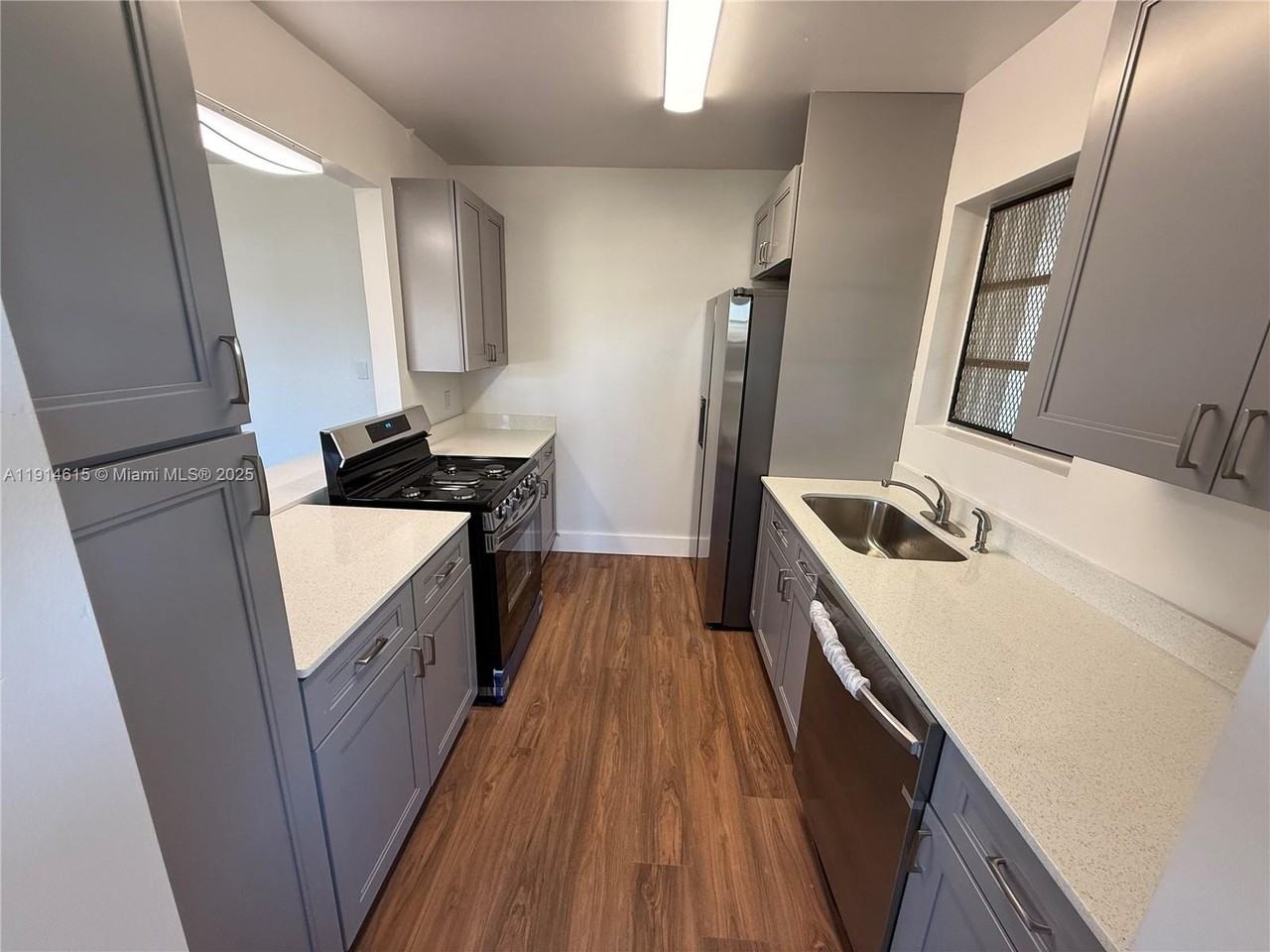 1430 Nw 176th Ter - Photo 6 of 14