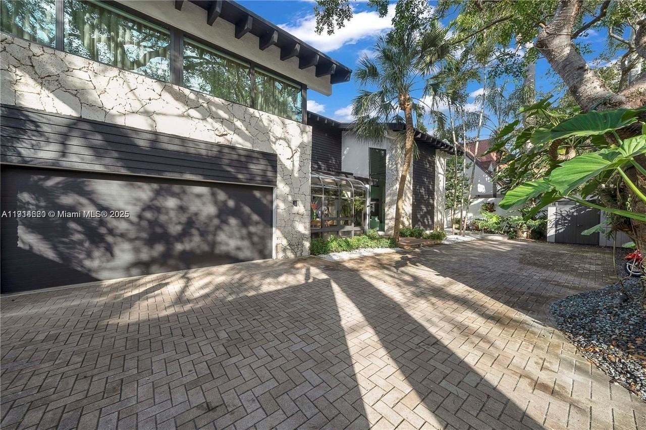 3760 S Douglas Rd - Photo 3 of 50