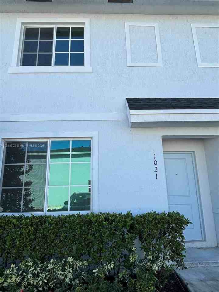 1021 NW 5th St #1021