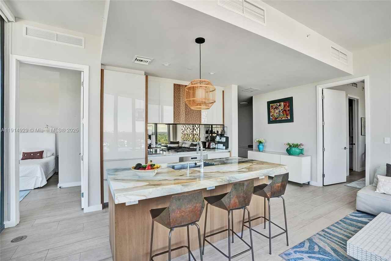 2831 S Bayshore Dr #1808 - Photo 4 of 35