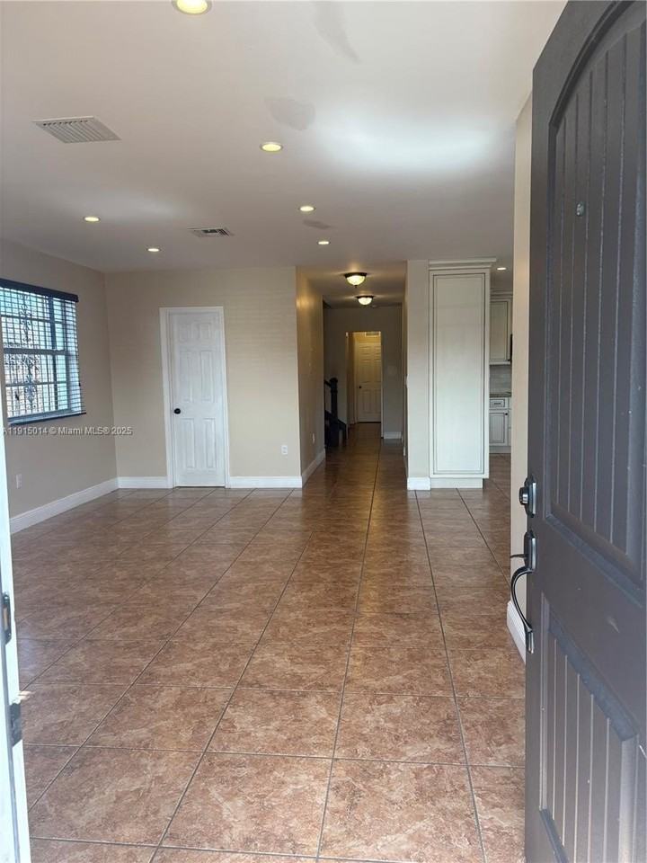 819 E 26th St #0 - Photo 3 of 49