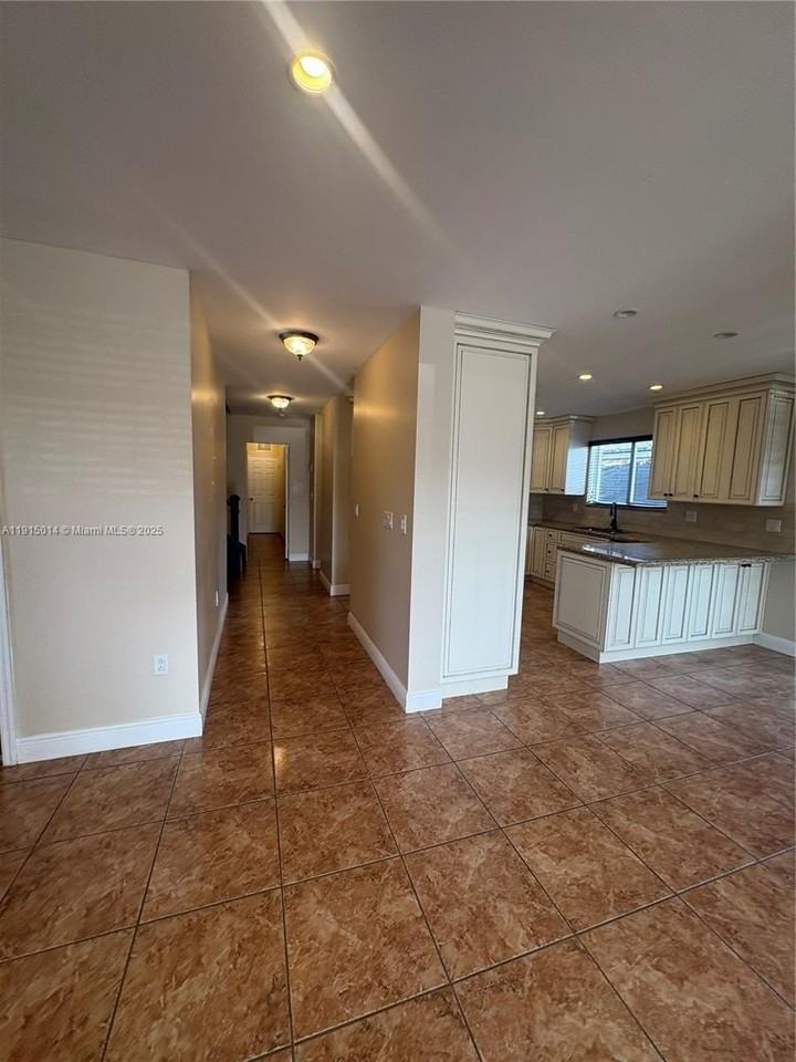 819 E 26th St #0 - Photo 5 of 49