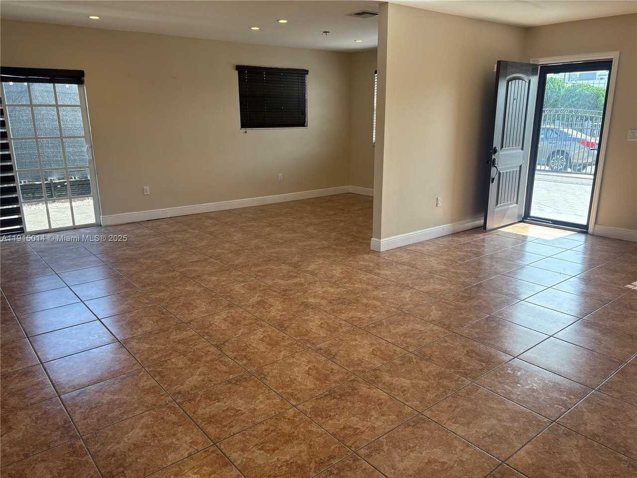 819 E 26th St #0 - Photo 6 of 49