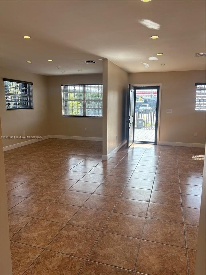 819 E 26th St #0 - Photo 7 of 49