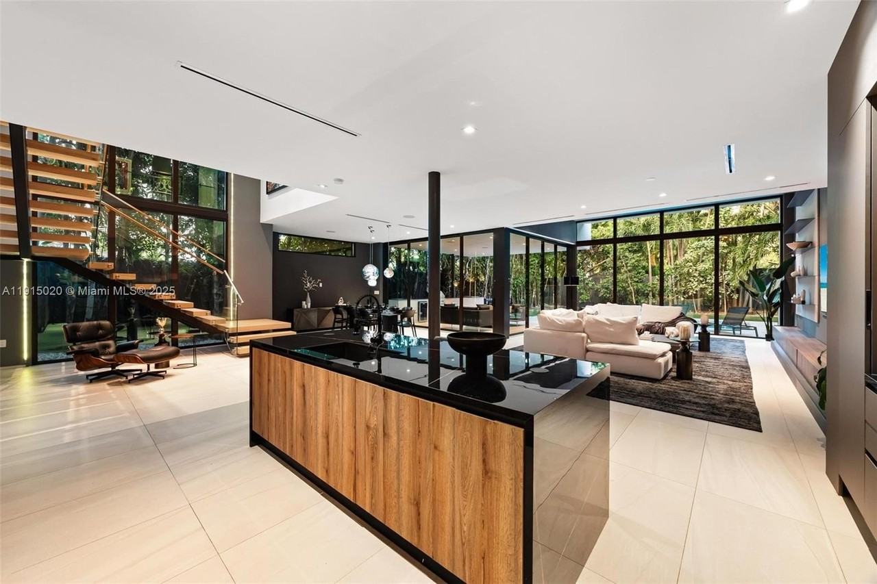 77 Sw 18th Ter #NA - Photo 6 of 50