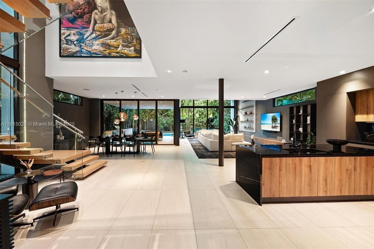 77 Sw 18th Ter #NA - Photo 7 of 50