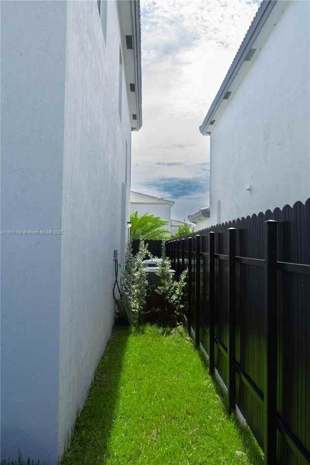 16144 Sw 148th Pl #16144 - Photo 3 of 40