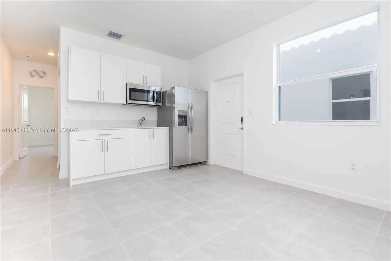 2636 Southwest 328th Street - Photo 3 of 49