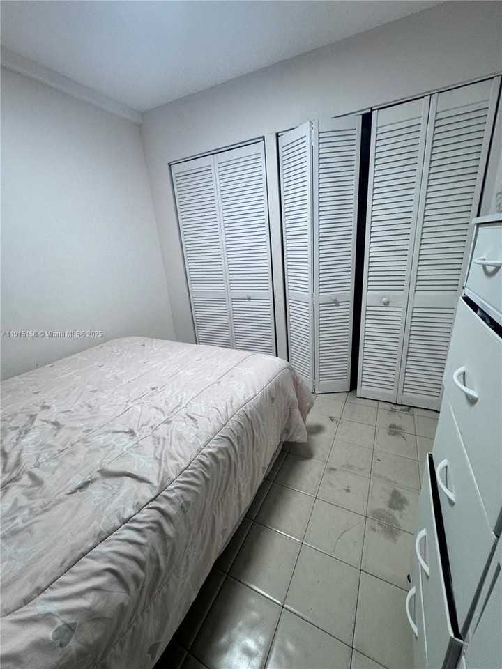 3315 Sw 91st Ave #3 - Photo 6 of 9