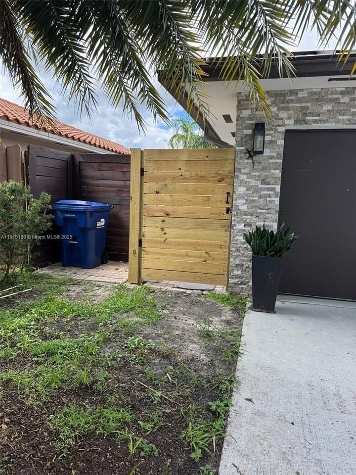 15620 Sw 146th Ave #0 - Photo 2 of 9