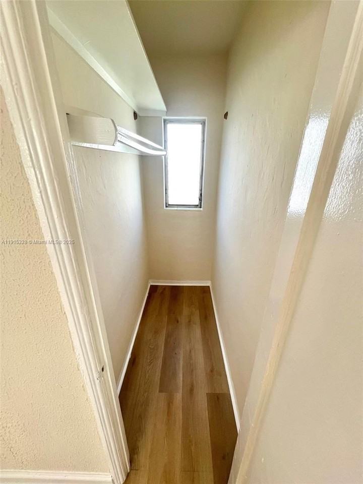 632 Ne 85th St #15 - Photo 4 of 7