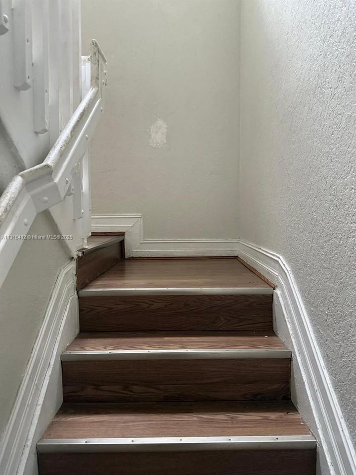 657 Southwest 10th Street #657 - Photo 7 of 12