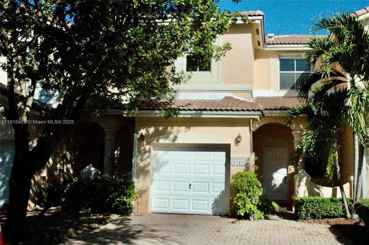 12435 Sw 125th St #12435 - Photo 3 of 30