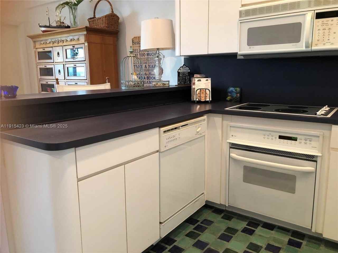 1801 S Surf Rd #4 - Photo 7 of 14