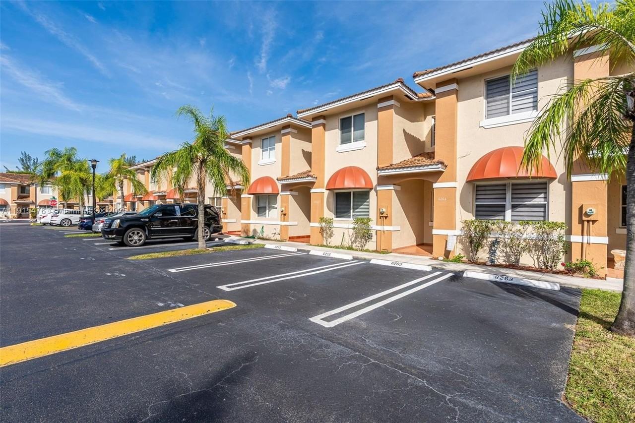 6263 Sw 139th Ave - Photo 2 of 38