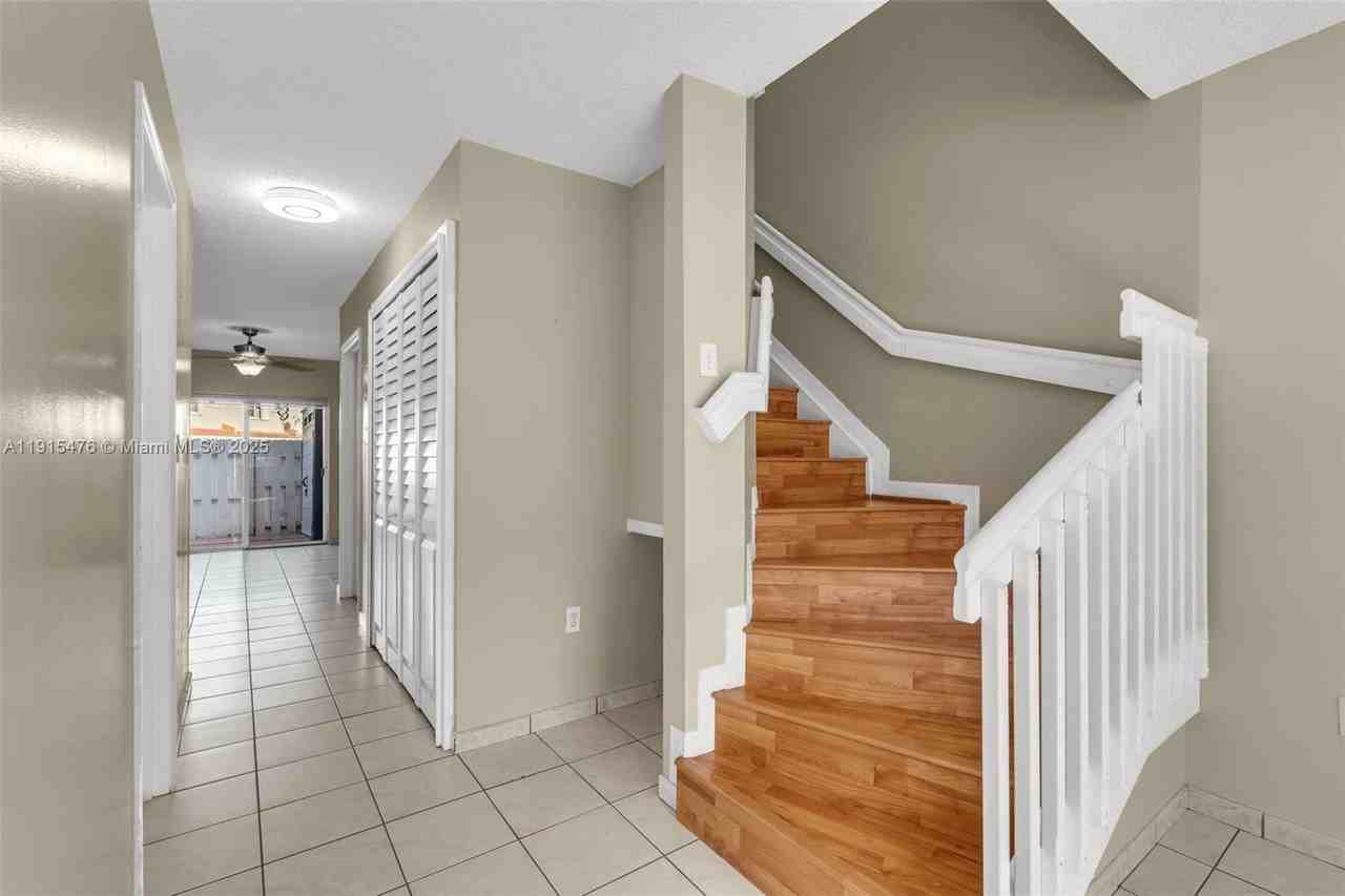 6263 Sw 139th Ave - Photo 6 of 38