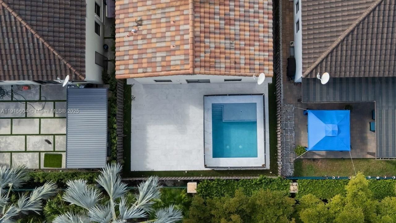 8725 Northwest 102nd Court - Photo 4 of 39