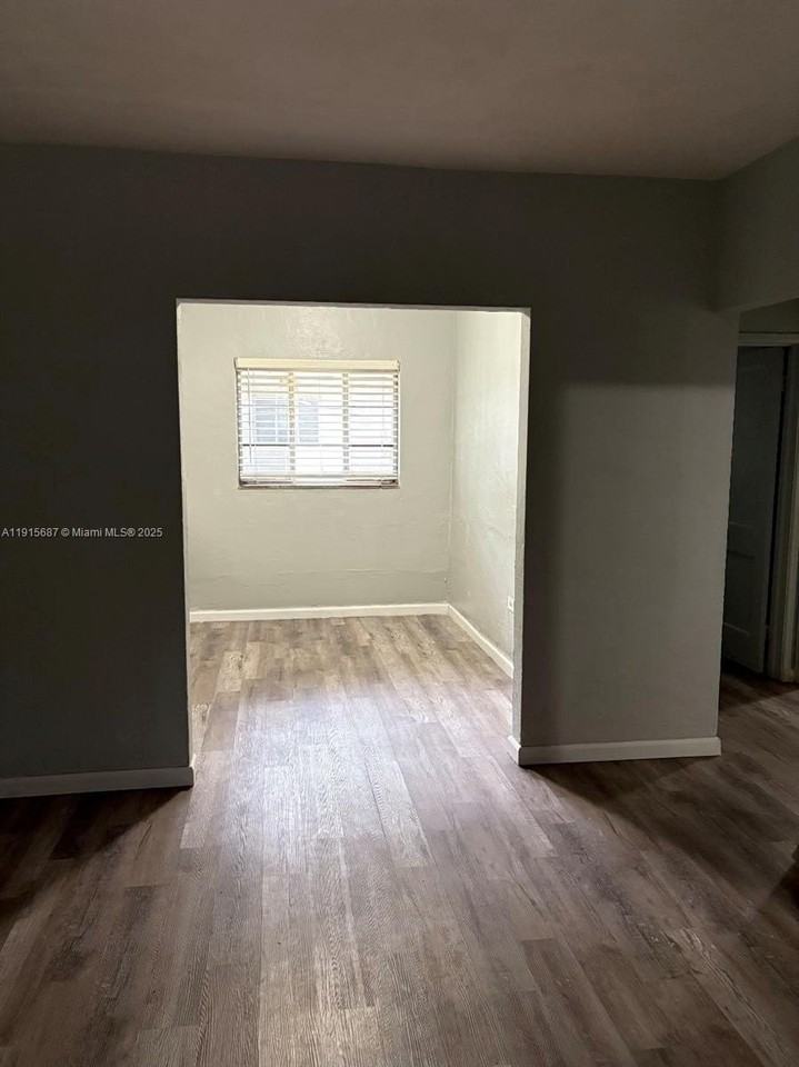 970 Sw 7th St #2 - Photo 4 of 5