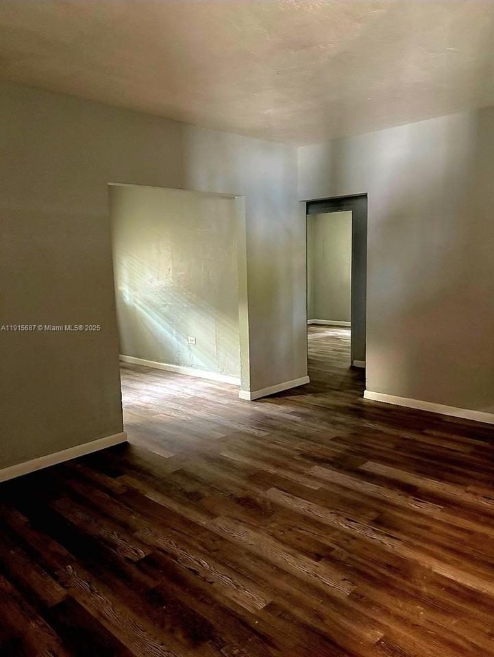 970 Sw 7th St #2 - Photo 5 of 5