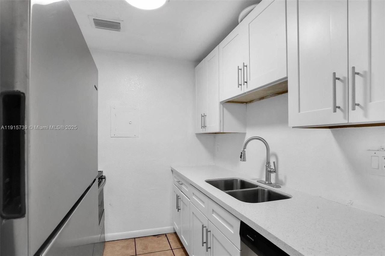 2719 Nw 39th Ter #204 - Photo 5 of 15