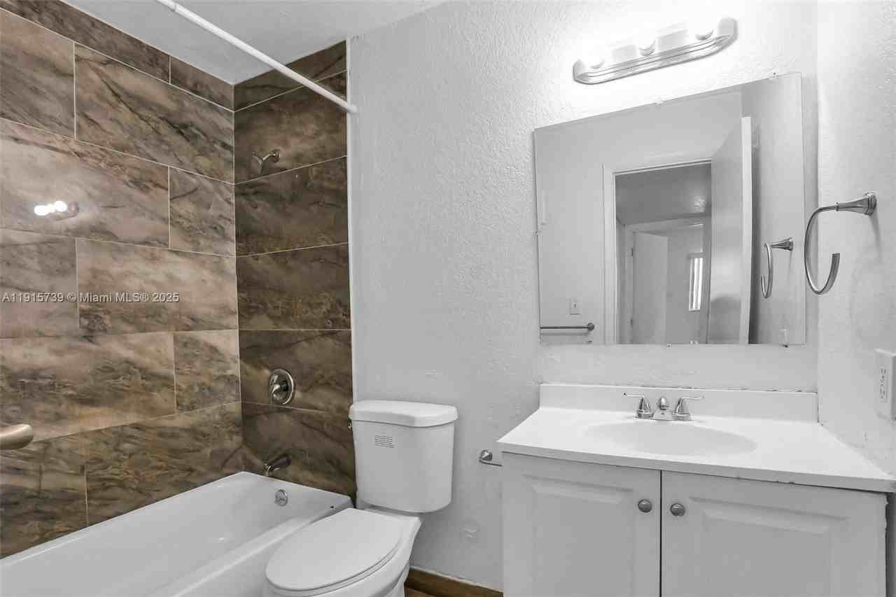 2719 Nw 39th Ter #204 - Photo 7 of 15