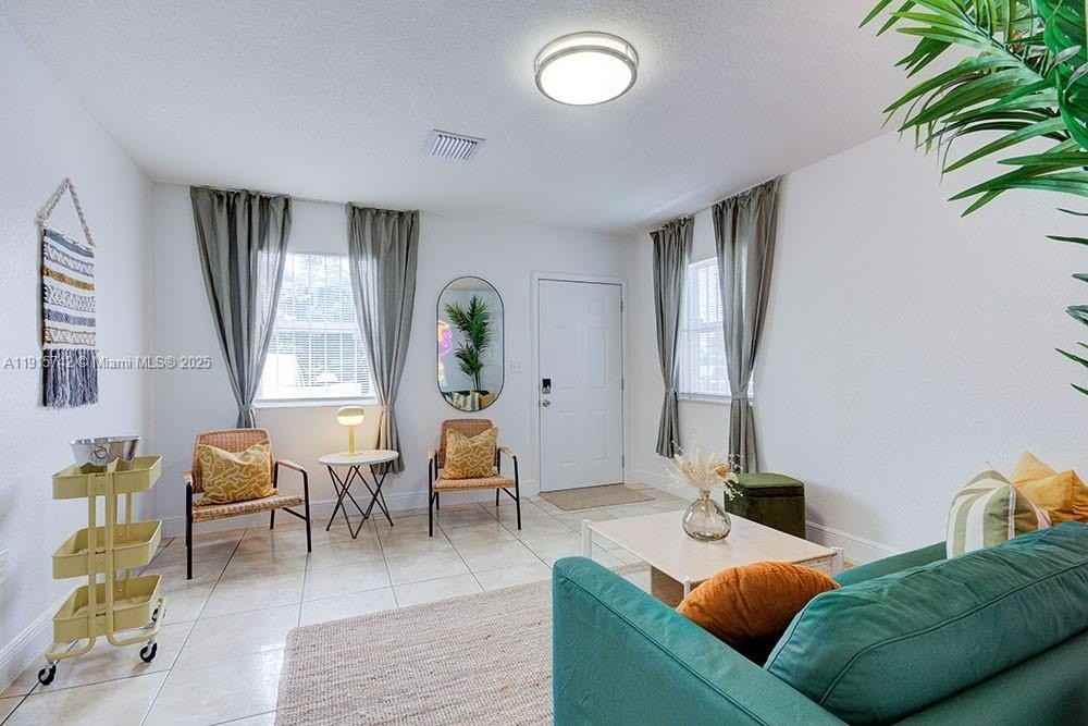 4201 Nw 24th Ave - Photo 4 of 23