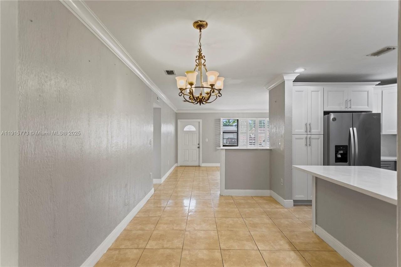 19631 Nw 6th Ct - Photo 4 of 31