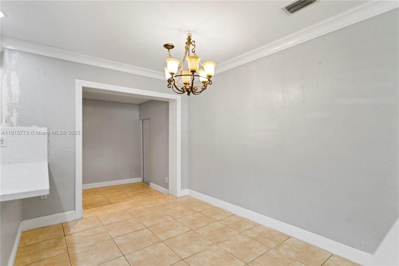 19631 Nw 6th Ct - Photo 6 of 31