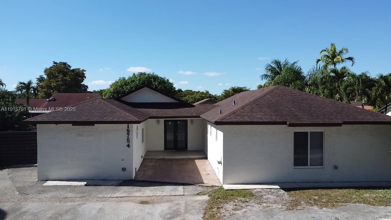 19754 Nw 61st Ave - Photo 2 of 26