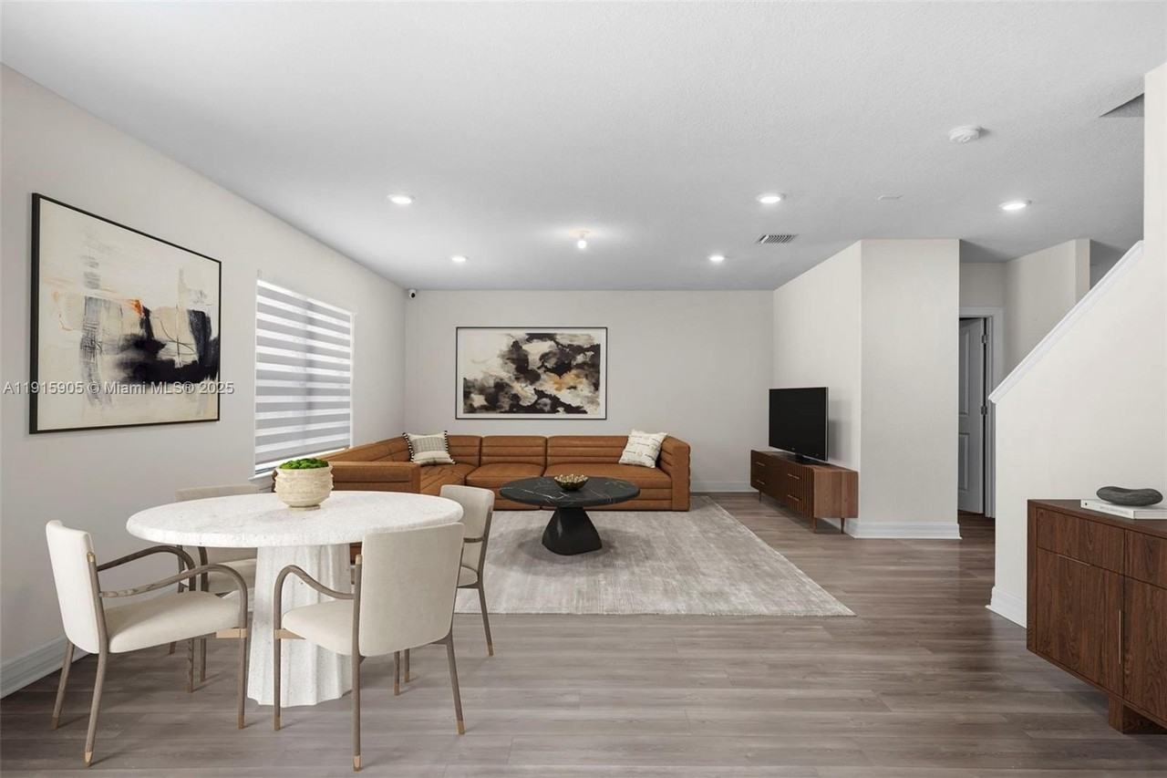 3142 Poinciana St - Photo 4 of 26