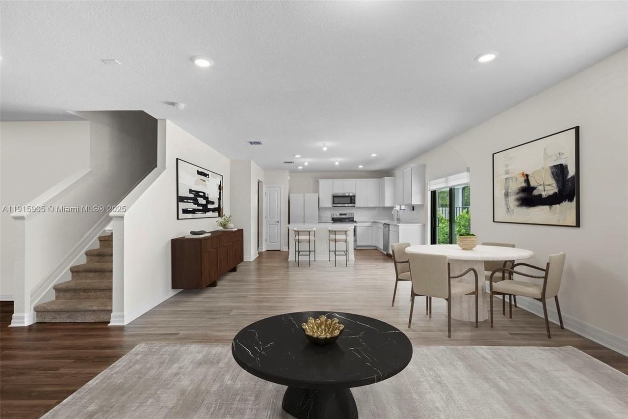 3142 Poinciana St - Photo 5 of 26