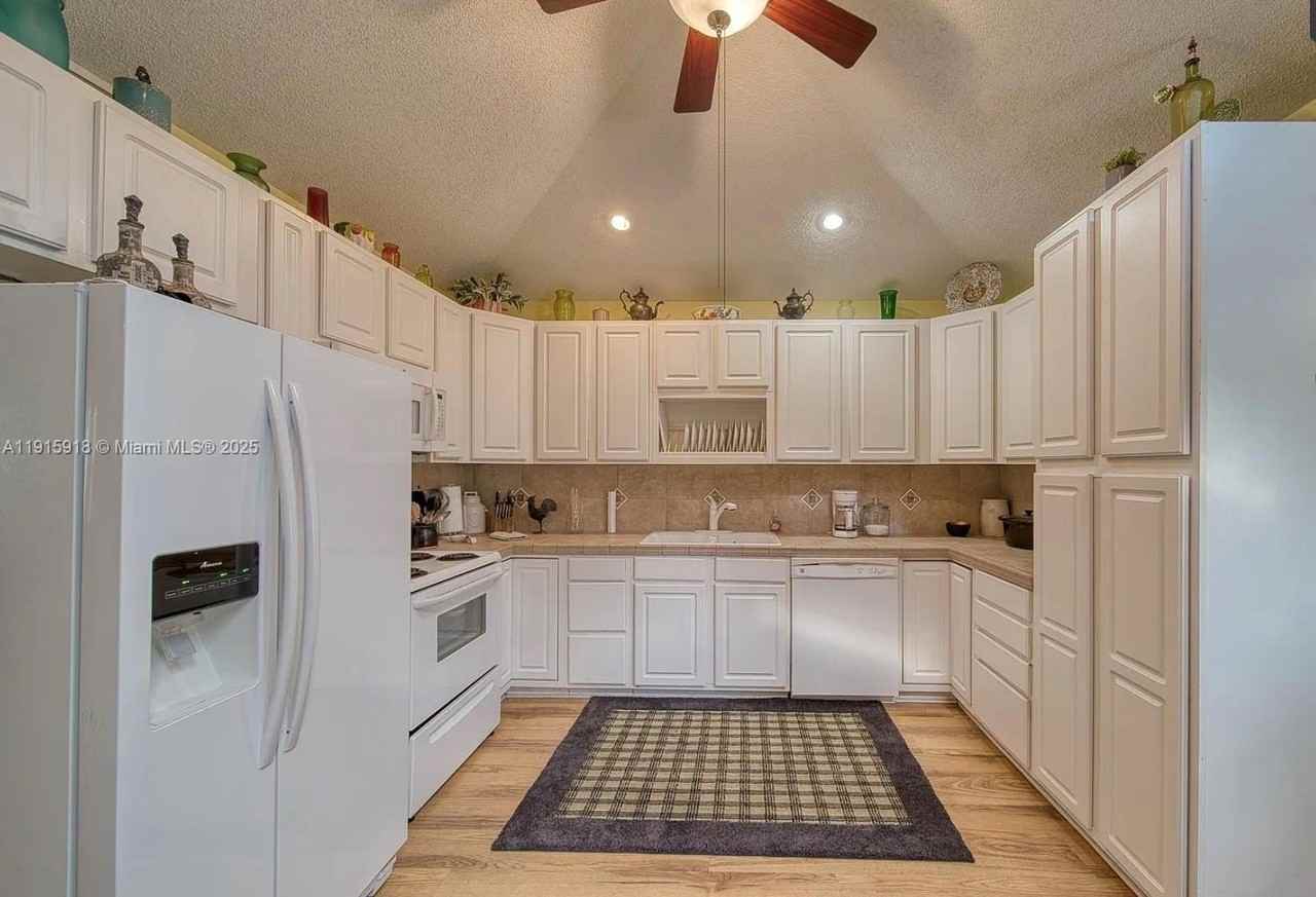 3900 West 17th Street - Photo 7 of 14