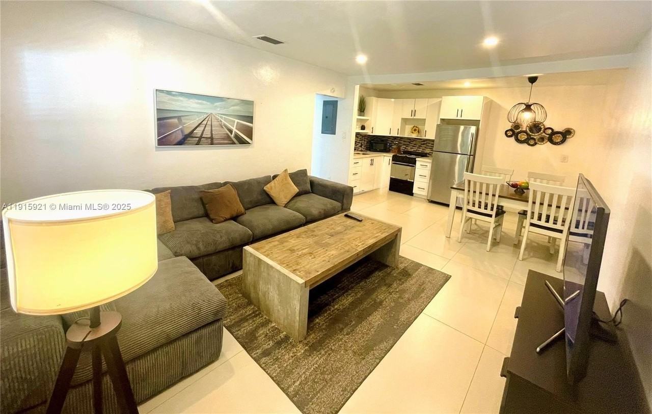 1211 Ne 15th Ave #1 - Photo 2 of 11