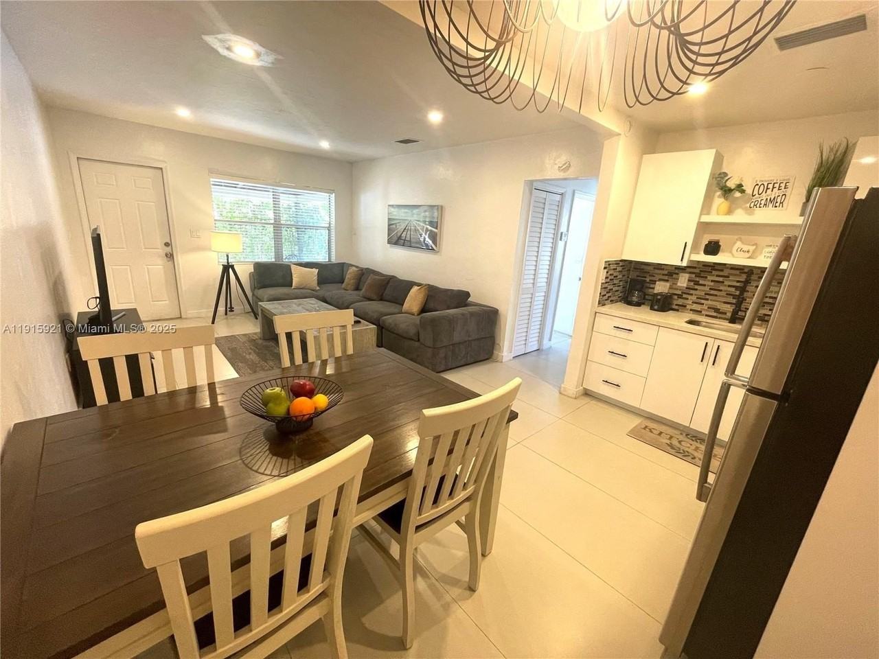 1211 Ne 15th Ave #1 - Photo 4 of 11