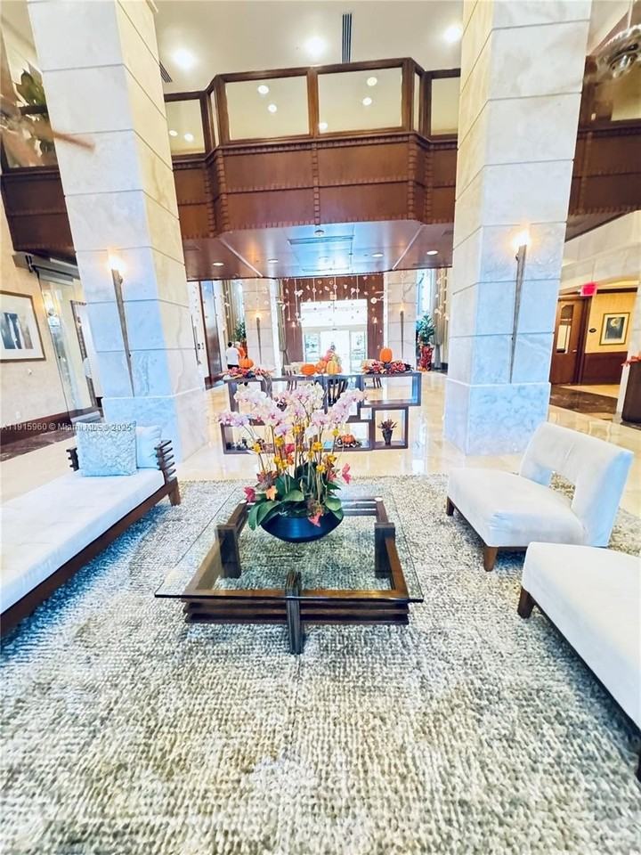 19501 West Country Club Drive #2310 - Photo 5 of 50