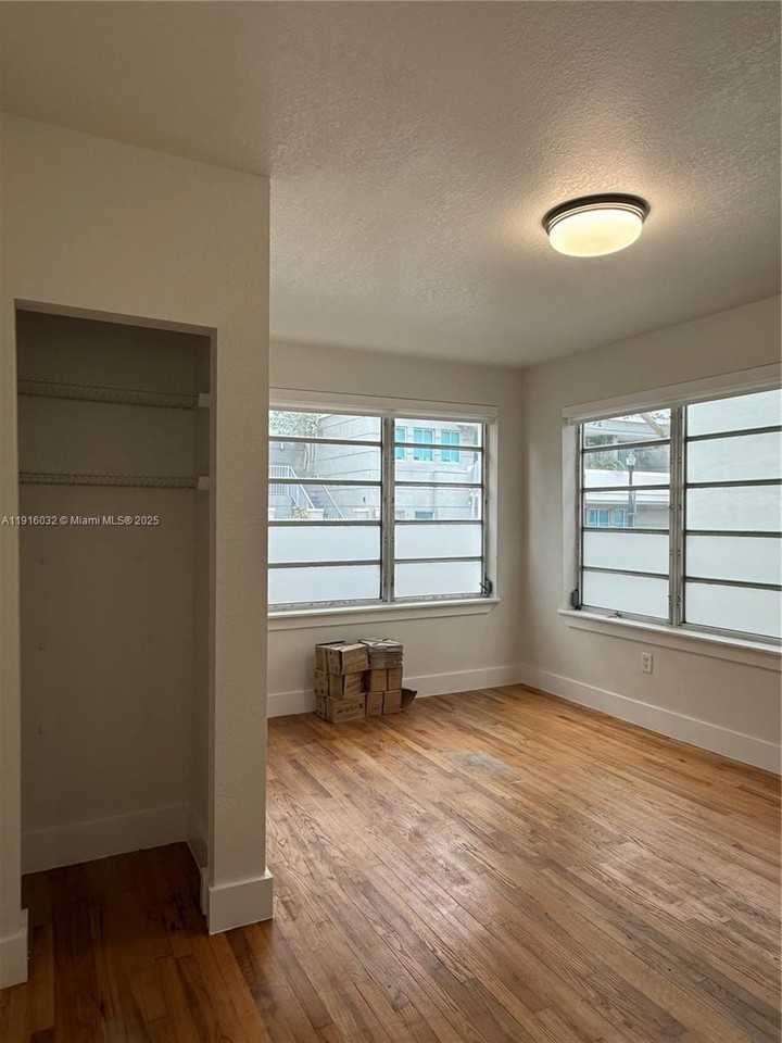 723 2nd St #1 - Photo 3 of 5