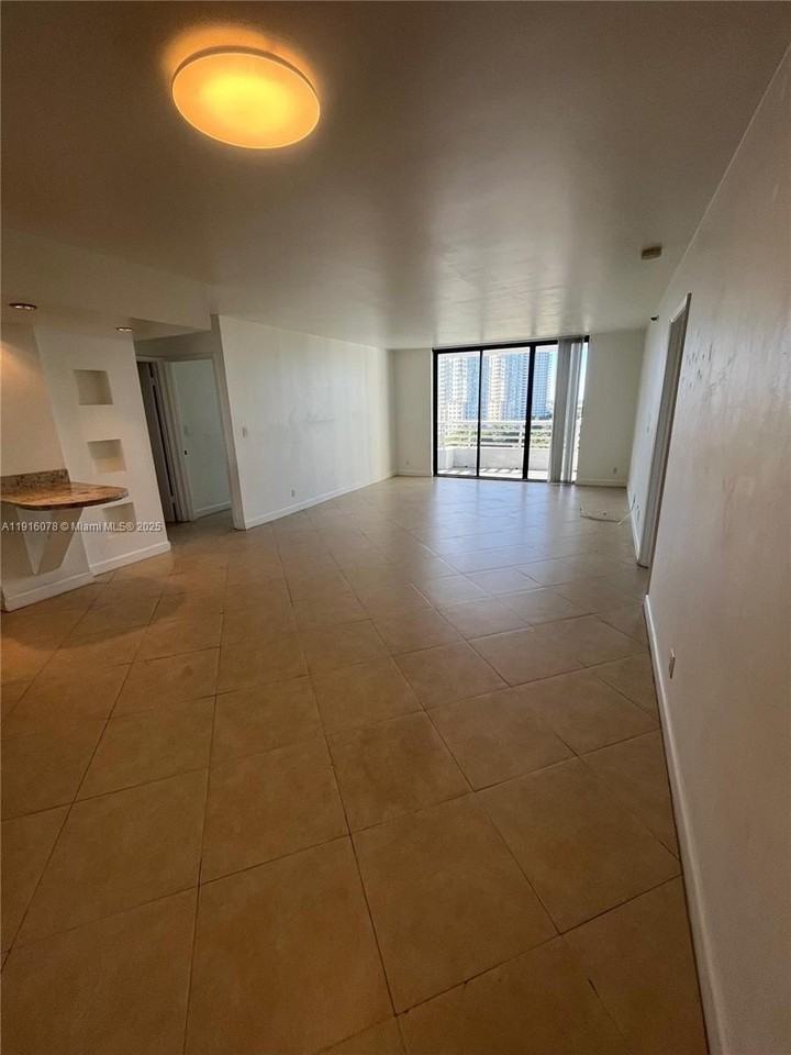 3300 Northeast 192nd Street #1202