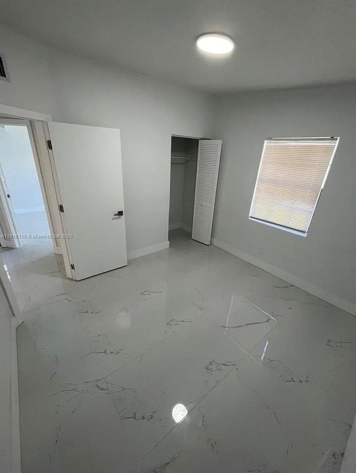 2726 Nw 4th Ct - Photo 7 of 8