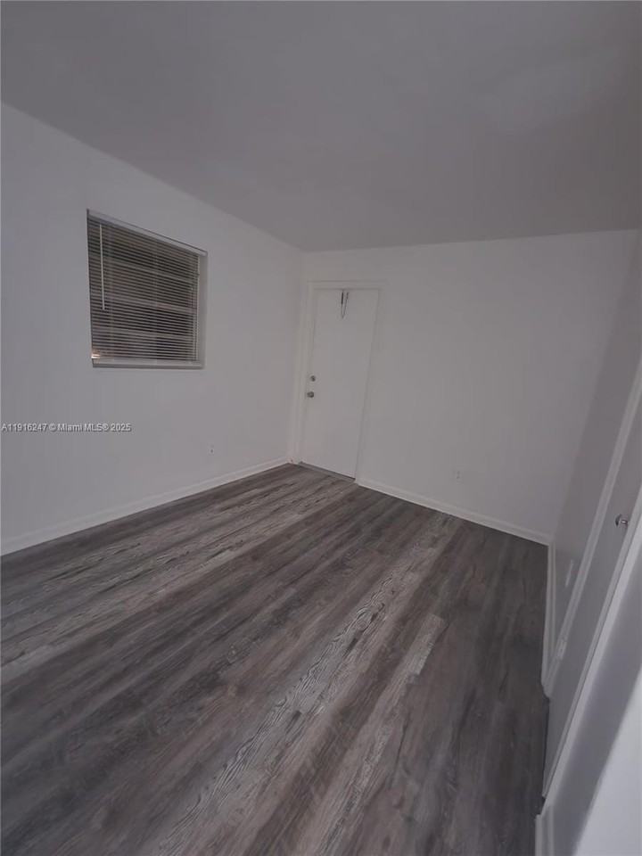 519 Nw 8th Ave #5 - Photo 2 of 11