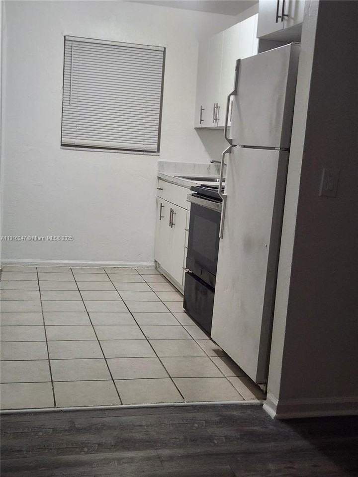 519 Nw 8th Ave #5 - Photo 6 of 11