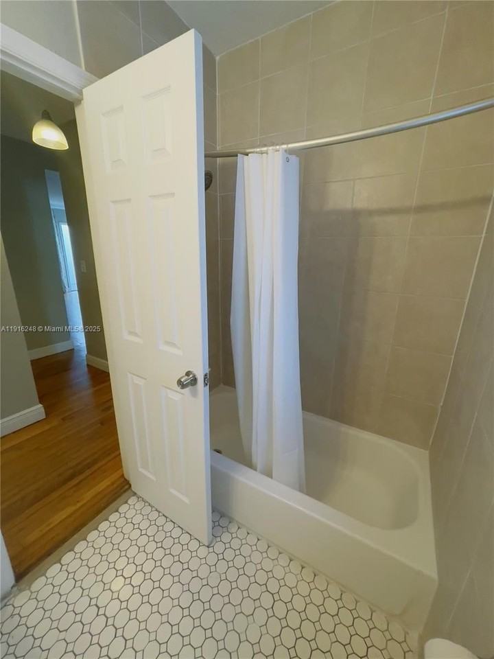 7710 Harding Ave #412 - Photo 7 of 8