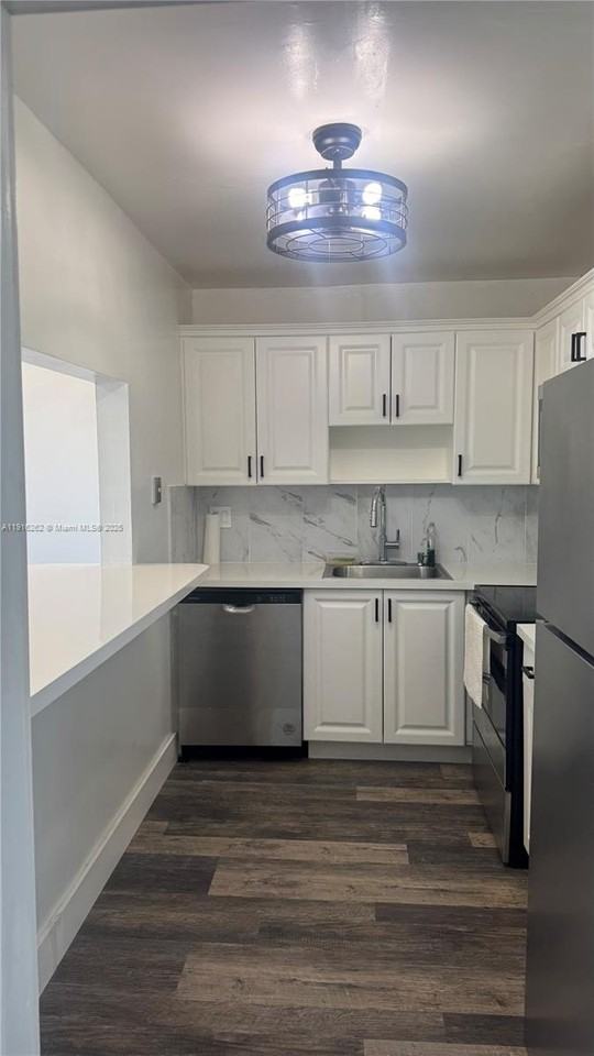 4174 Inverrary Dr #906 - Photo 5 of 20