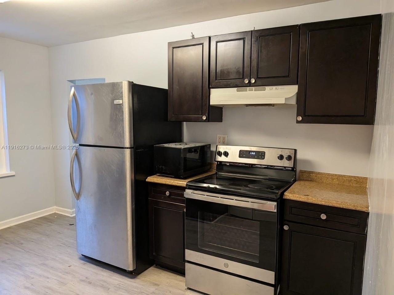 2132 Mckinley St #1 - Photo 2 of 13