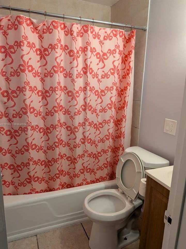 2132 Mckinley St #1 - Photo 6 of 13