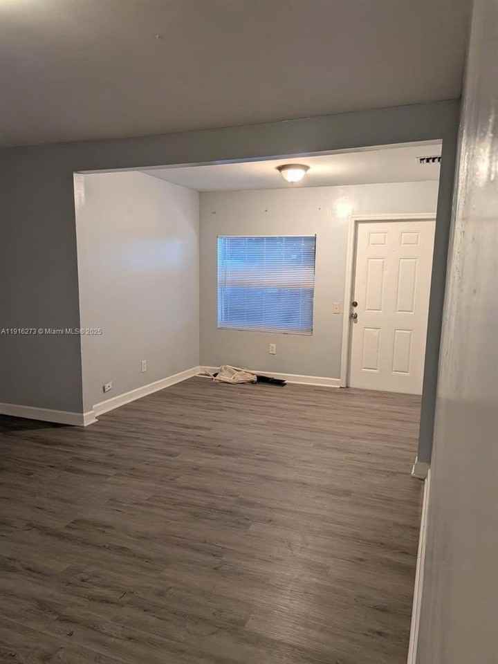 2132 Mckinley St #1 - Photo 7 of 13