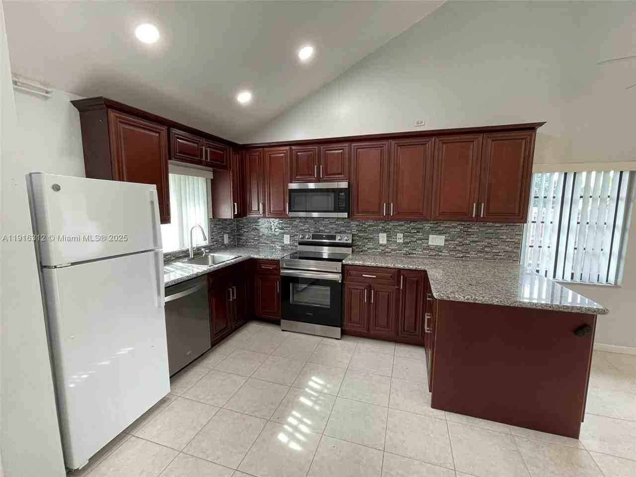 2652 Riverside Dr #2652 - Photo 6 of 37