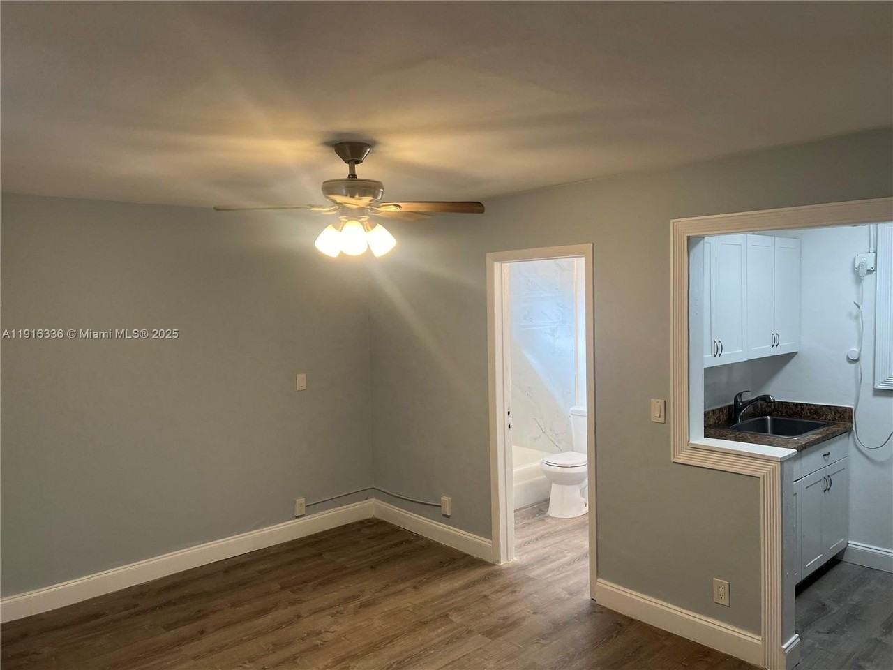 2118 N 19th Ave #1-4 - Photo 4 of 16