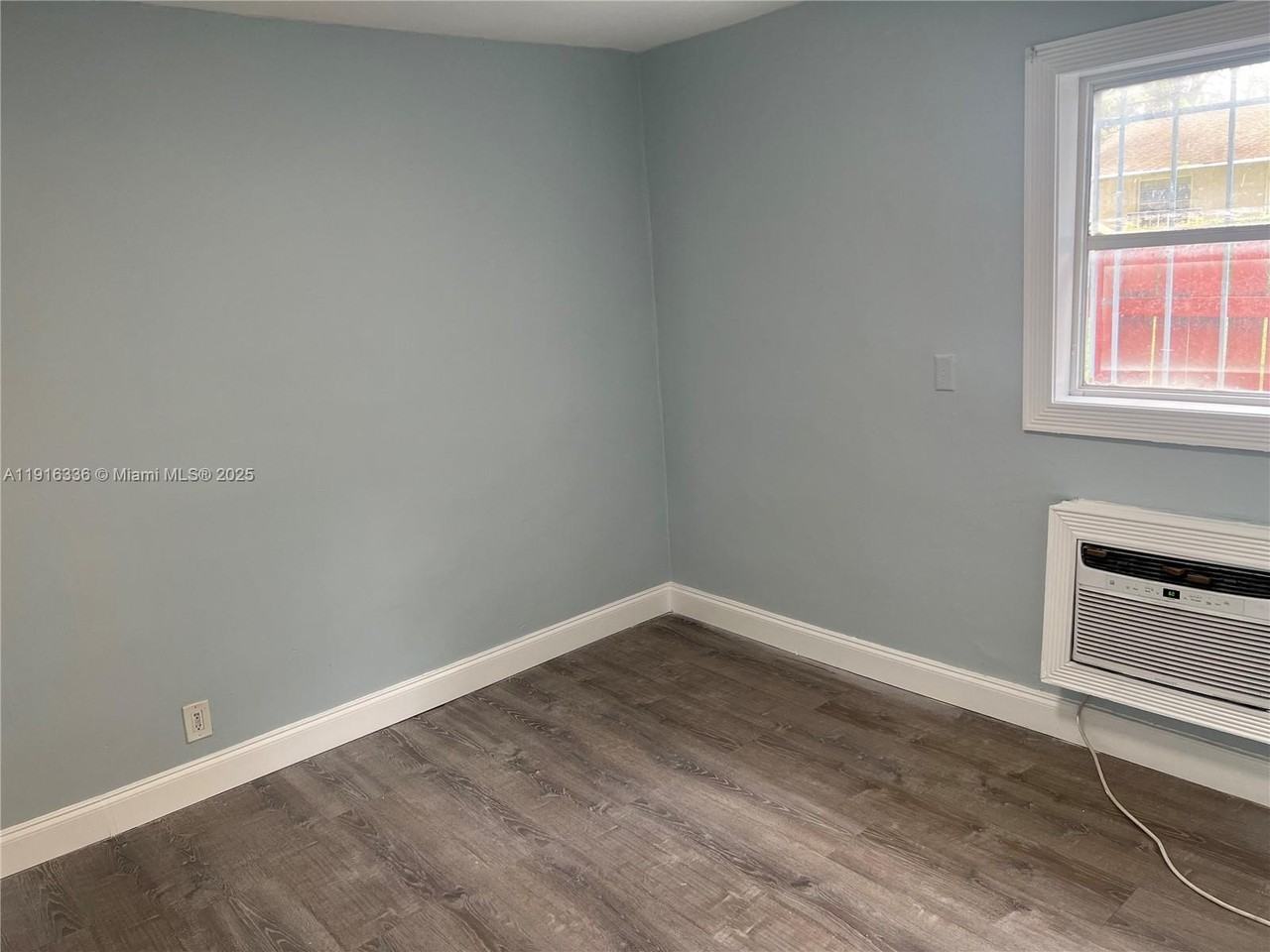 2118 N 19th Ave #1-4 - Photo 5 of 16