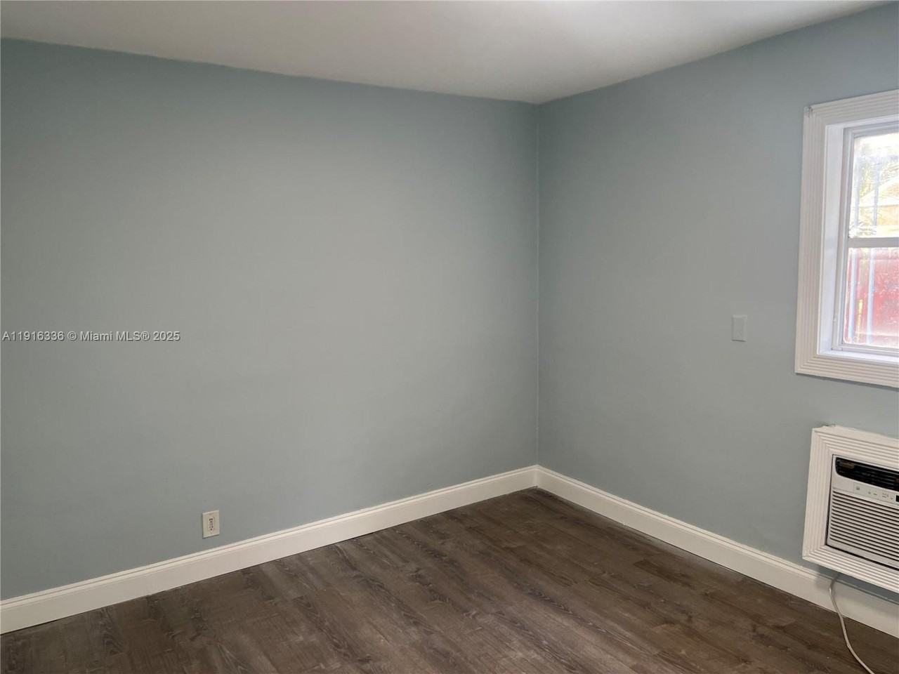 2118 N 19th Ave #1-4 - Photo 6 of 16