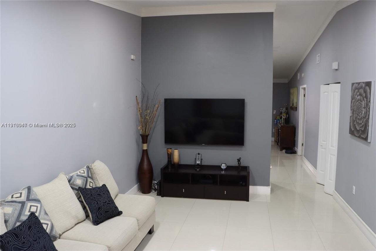 10384 Nw 128th Ter #0 - Photo 6 of 15